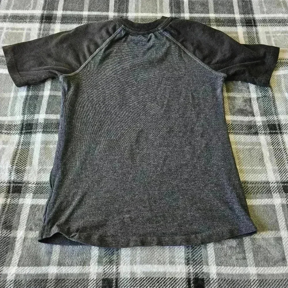 Celebrate Halloween 8, black and gray werewolf shirt 60% cotton 40% polyester - Picture 2 of 6